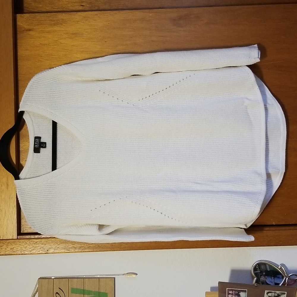 ANA white sweater sz Medium
